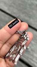 Load image into Gallery viewer, Men’s Double Plate Crown Name Necklace – FAZ Jewelry