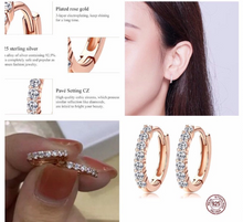 Charger l'image dans la galerie, 18K Gold Vermeil 7 Stone FAZ Diamond Huggie Hoop Earrings
