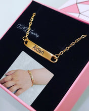 Load image into Gallery viewer, 18K Custom Baby Kids Bar Engraved Bracelet
