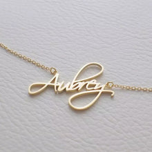 Cargar imagen en el visor de la galería, 18K Script Style Custom Name Necklace