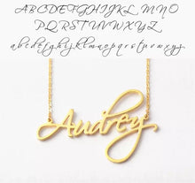 Cargar imagen en el visor de la galería, 18K Script Style Custom Name Necklace