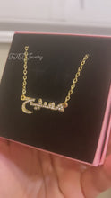 Charger et lire la vidéo dans la visionneuse de la Galerie, 18K Diamond Arabic Urdu Farsi Name Necklace
