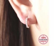 Charger l&#39;image dans la galerie, 18K Gold Vermeil 7 Stone FAZ Diamond Huggie Hoop Earrings
