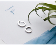 Cargar imagen en el visor de la galería, S925 Sterling Silver Mini Snug Hoop Earrings
