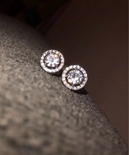 Charger l&#39;image dans la galerie, S925 Sterling Silver Round Halo CZ Diamond Stud Earrings Hypoallergenic
