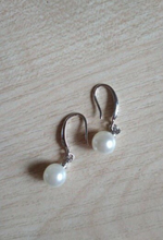 Cargar imagen en el visor de la galería, 925 Sterling Silver Plated 8mm Pearl Dangle Drop Bridesmaid Earrings
