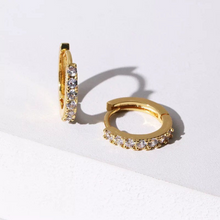 Cargar imagen en el visor de la galería, 18K Gold Vermeil Faz Diamond mini Hoop Earrings
