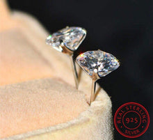Charger l&#39;image dans la galerie, 18K Gold Vermeil FAZ Diamond Stud Earrings

